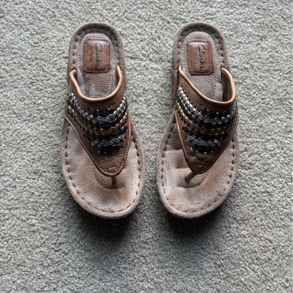 Clarks Artisan Leather Flip Flop Sandals Size 6M Brown Beaded Comfort Wedge - Picture 6 of 6